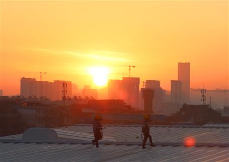 【媒體關注】新華網、人民網等媒體報道冶建公司戰(zhàn)高溫搶進度