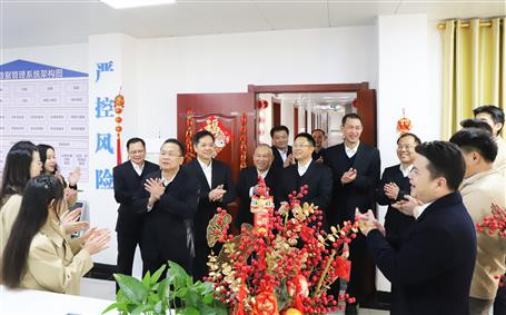 開(kāi)工大吉！新春上班首日公司領(lǐng)導(dǎo)送祝福鼓干勁