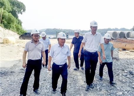 唐峰、何勇到桂東分公司項(xiàng)目開展2023年第二季度安全生產(chǎn)質(zhì)量綜合大檢查暨“圍墻內(nèi)圍墻外”和“以包代管”專項(xiàng)檢查