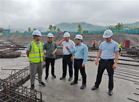 韋克雪到第十分公司區(qū)外項目調(diào)研指導工作